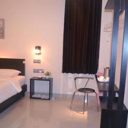 Guardian Family Hotel Sorong Exterior photo